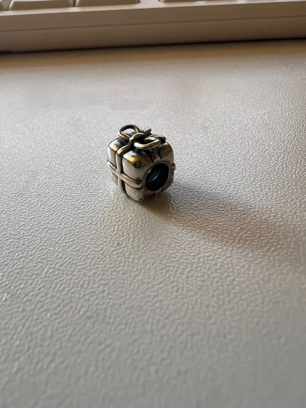 Pandora Silver Gift Box Charm – Present Bow Design